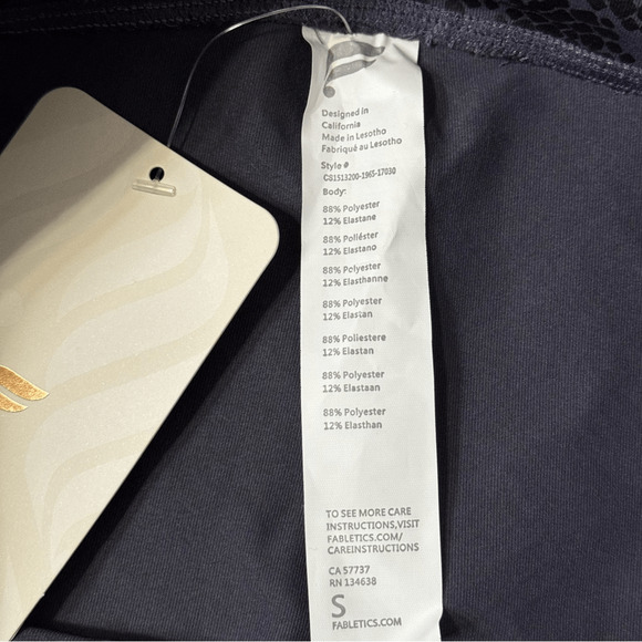 Fabletics Snake Printed Powerhold Crop Leggings - Gray/Black - Size S (4-6) NWT! - Picture 8 of 8